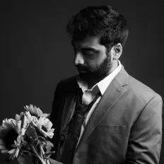 Hör dir Niteesh an, schau dir Musikvideos an, lies die Biografie, finde Tourdaten und mehr!