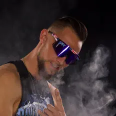 聆聽 Kleisstheiceman、觀看音樂影片、閱讀小傳、查看巡演日期等！