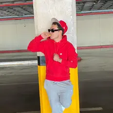 收听 Manini、观看音乐视频、阅读小传、查看巡演日期等 ！