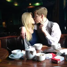 聆聽 F92、觀看音樂影片、閱讀小傳、查看巡演日期等！