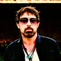 Dengarkan undefined, tonton video musik, baca bio, lihat tanggal tur & lainnya!