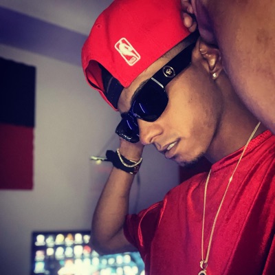 Listen to Davie Edlc, watch music videos, read bio, see tour dates & more!