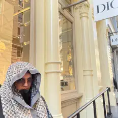 Écoutez Suede Ivey, regardez des vidéoclips, lisez la biographie, consultez les dates de tournée et plus encore !