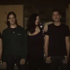 Paranoir을(를) 듣고, 뮤직 비디오를 보고, 약력을 읽고, 투어 일정 등을 확인하세요!