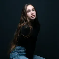 Ascolta Shiri Shochat, guarda video musicali, leggi la biografia, vedi le date del tour & altro!