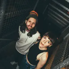 Ascolta ELL, guarda video musicali, leggi la biografia, vedi le date del tour & altro!