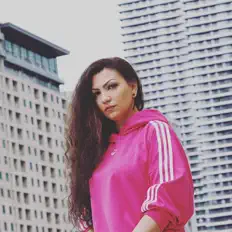 聆聽 KlaCat、觀看音樂影片、閱讀小傳、查看巡演日期等！