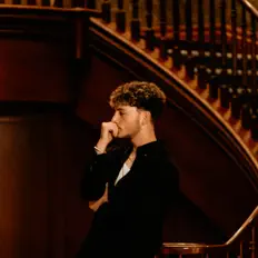 Hör dir Josh Karasik an, schau dir Musikvideos an, lies die Biografie, finde Tourdaten und mehr!