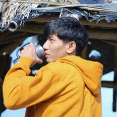 Escucha a Sparky Bee, mira videos musicales, lee su biografía, consulta las fechas de las gira y más.