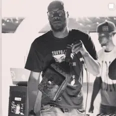 Posłuchaj wykonawcy TL Ringo, obejrzyj teledyski, przeczytaj biografię, zobacz daty tras koncertowych i nie tylko!