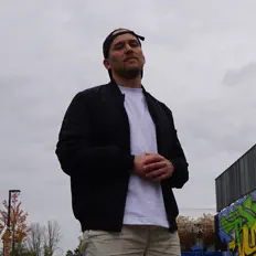 聆聽 leicht.、觀看音樂影片、閱讀小傳、查看巡演日期等！