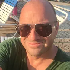 收听 Scott Ingrassia、观看音乐视频、阅读小传、查看巡演日期等 ！