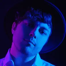 Hör dir Freigefyhl an, schau dir Musikvideos an, lies die Biografie, finde Tourdaten und mehr!