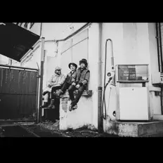 Le Van Tuanを聴いたり、ミュージックビデオを鑑賞したり、経歴やツアー日程などを確認したりしましょう！