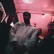 Glass Grave: песни, клипы, биография, даты выступлений и многое другое.