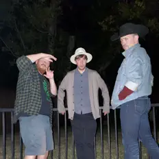 Posłuchaj wykonawcy Summer Hollow, obejrzyj teledyski, przeczytaj biografię, zobacz daty tras koncertowych i nie tylko!