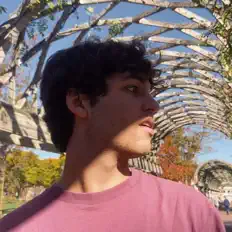 Hör dir Wolfe Ramsay an, schau dir Musikvideos an, lies die Biografie, finde Tourdaten und mehr!