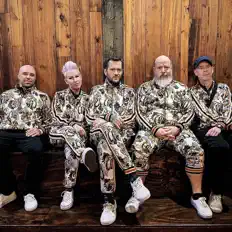 Escucha a Spells, mira videos musicales, lee su biografía, consulta las fechas de las gira y más.