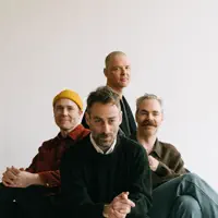 Écoutez undefined, regardez des vidéoclips, lisez la biographie, consultez les dates de tournée et plus encore !