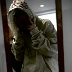 haz.ama을(를) 듣고, 뮤직 비디오를 보고, 약력을 읽고, 투어 일정 등을 확인하세요!