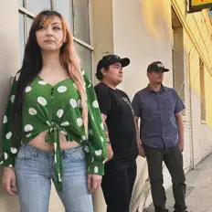 Poslechněte si interpreta Stateless Rat, sledujte hudební videa, přečtěte si životopis, podívejte se na data turné a další informace.