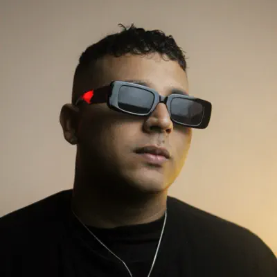 Listen to Derek, watch music videos, read bio, see tour dates & more!