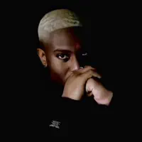 聆聽 undefined、觀看音樂影片、閱讀小傳、查看巡演日期等!