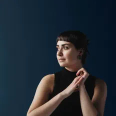 Poslechněte si interpreta Amy Laurenson, sledujte hudební videa, přečtěte si životopis, podívejte se na data turné a další informace.