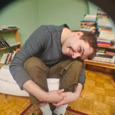 收听 Kolb、观看音乐视频、阅读小传、查看巡演日期等 ！