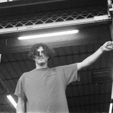 聆聽 Magon、觀看音樂影片、閱讀小傳、查看巡演日期等！