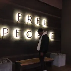 Nflowを聴いたり、ミュージックビデオを鑑賞したり、経歴やツアー日程などを確認したりしましょう！