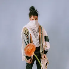 Posłuchaj wykonawcy Hirow, obejrzyj teledyski, przeczytaj biografię, zobacz daty tras koncertowych i nie tylko!