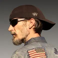 Dengarkan Colton Brown, tonton video musik, baca bio, lihat tanggal tur & lainnya!