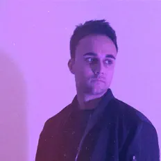 Escucha a Gleezy, mira videos musicales, lee su biografía, consulta las fechas de las gira y más.