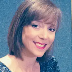 Lili Roquelin सुनें, म्यूज़िक वीडियो देखें, बायो पढ़ें, दौरे की तारीखें और बहुत कुछ देखें!