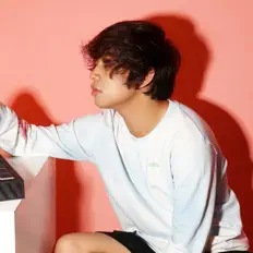 Dengarkan ROOKIE, tonton video musik, baca bio, lihat tanggal tur & lainnya!