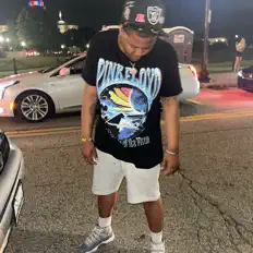 聆聽 FOF Nas、觀看音樂影片、閱讀小傳、查看巡演日期等！