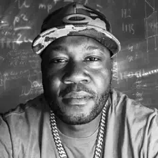 收听 Ocho、观看音乐视频、阅读小传、查看巡演日期等 ！