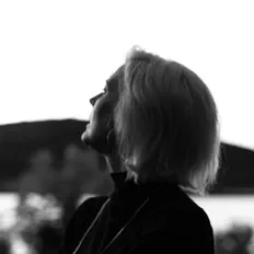 Écoutez ELHA, regardez des vidéoclips, lisez la biographie, consultez les dates de tournée et plus encore !