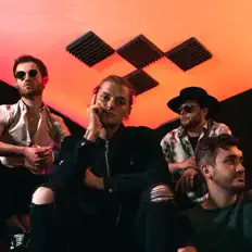 收听 Rolled Up Sleeves、观看音乐视频、阅读小传、查看巡演日期等 ！