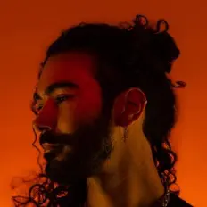 Écoutez Fidjili, regardez des vidéoclips, lisez la biographie, consultez les dates de tournée et plus encore !