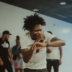 Escucha a Dee Bankz, mira videos musicales, lee su biografía, consulta las fechas de las gira y más.