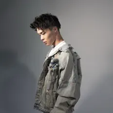 Dengarkan YeLLyGOOD, tonton video musik, baca bio, lihat tanggal tur & lainnya!