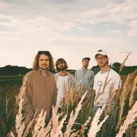 Ascolta undefined, guarda video musicali, leggi la biografia, vedi le date del tour & altro!
