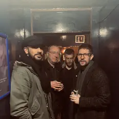 收听 Cross Wires、观看音乐视频、阅读小传、查看巡演日期等 ！