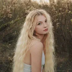 Poslechněte si interpreta Aimee Paulson, sledujte hudební videa, přečtěte si životopis, podívejte se na data turné a další informace.