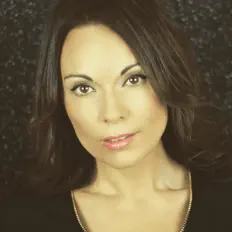 聆聽 Daisy Hicks、觀看音樂影片、閱讀小傳、查看巡演日期等！