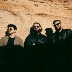 Dengarkan Khirki, tonton video musik, baca bio, lihat tanggal tur & lainnya!