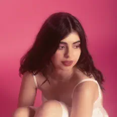 Paula Espinosa सुनें, म्यूज़िक वीडियो देखें, बायो पढ़ें, दौरे की तारीखें और बहुत कुछ देखें!