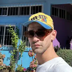 收听 Chef Juice、观看音乐视频、阅读小传、查看巡演日期等 ！